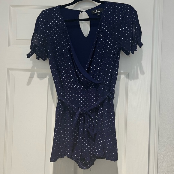 Lulu’s Cute Stuff Polka Dot Tie-Sleeve Romper Navy White Small Keyhole Back - Picture 3 of 4